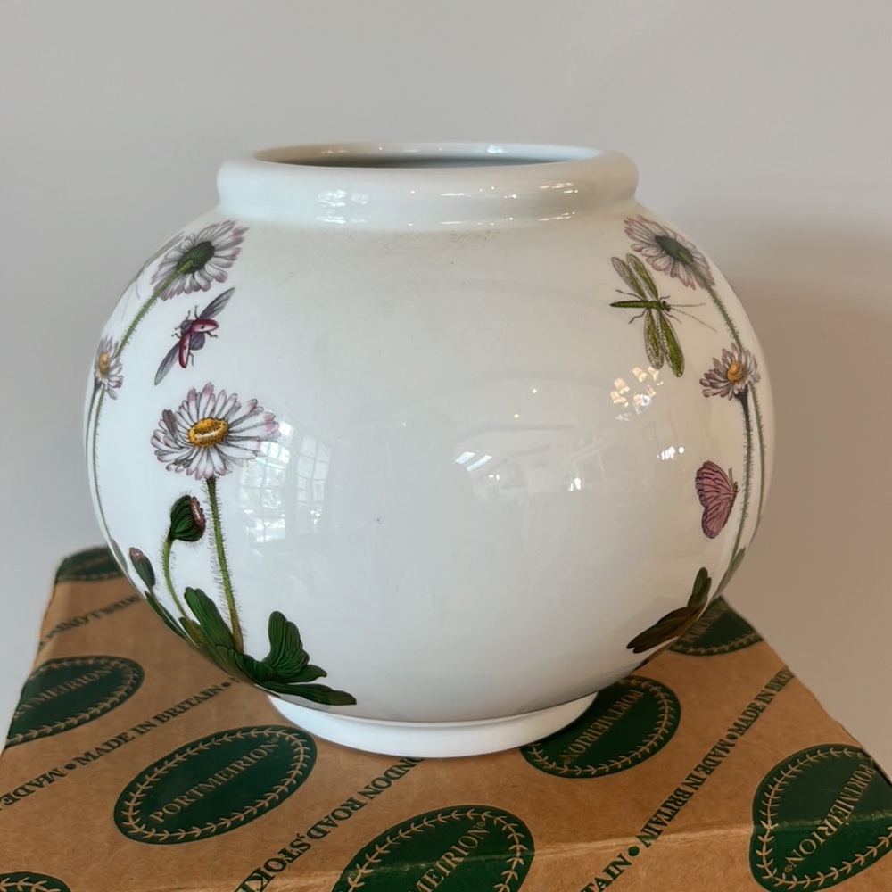 Classic Portmeirion Globe Vase - Picture 3 of 9
